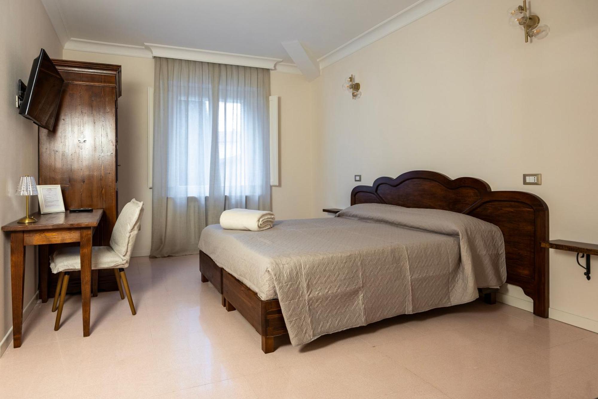 Palazzo Gessi Room And Breakfast Borghi 外观 照片